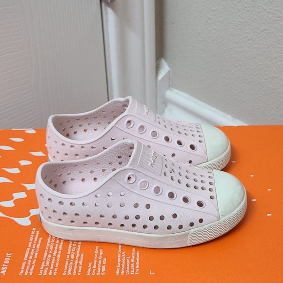 native jefferson slip on